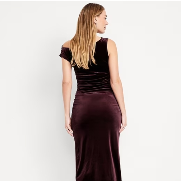 Old Navy One Shoulder Velvet Top And Skirt - Burgundy - Picture 2 of 2